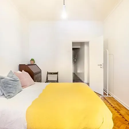 Big 4beds With Terrace, 15 Mins To Lisbon بيت للعطل ألمادا