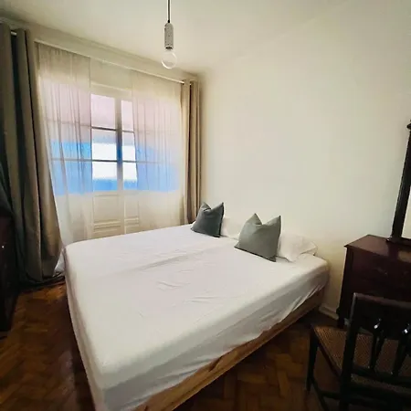 Big 4beds With Terrace, 15 Mins To Lisbon * ألمادا