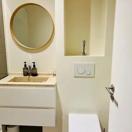 Big 4beds With Terrace, 15 Mins To Lisbon * ألمادا