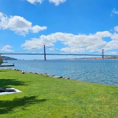 Big 4beds With Terrace, 15 Mins To Lisbon بيت للعطل *