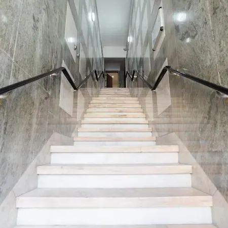 Big 4beds With Terrace, 15 Mins To Lisbon بيت للعطل ألمادا