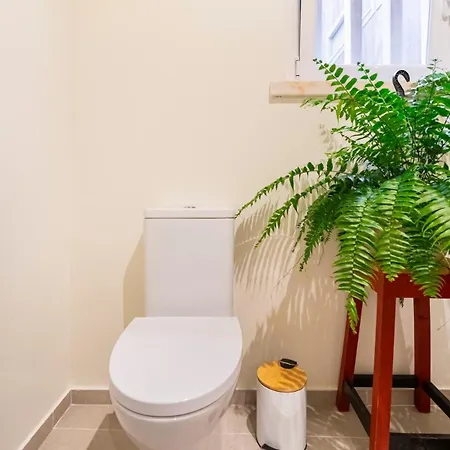 Big 4beds With Terrace, 15 Mins To Lisbon * ألمادا