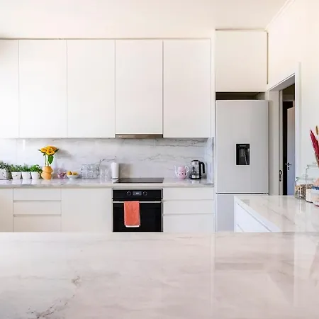 Big 4beds With Terrace, 15 Mins To Lisbon بيت للعطل