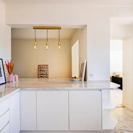 Big 4beds With Terrace, 15 Mins To Lisbon بيت للعطل ألمادا