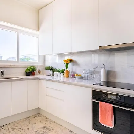 Big 4beds With Terrace, 15 Mins To Lisbon بيت للعطل ألمادا