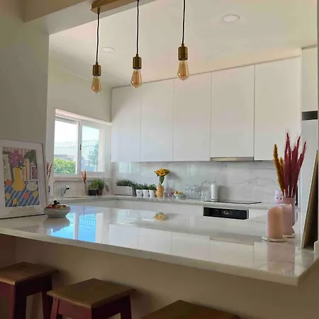 Big 4beds With Terrace, 15 Mins To Lisbon * ألمادا