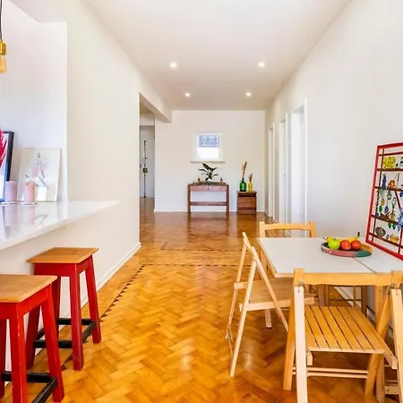 Casa de Férias Big 4beds With Terrace, 15 Mins To Lisbon *