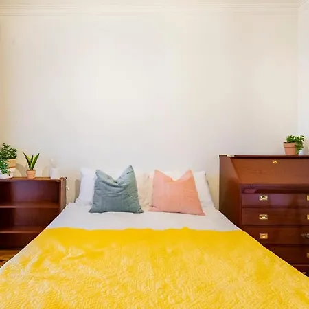 Big 4beds With Terrace, 15 Mins To Lisbon * Almada