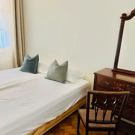 Casa de Férias Big 4beds With Terrace, 15 Mins To Lisbon Almada