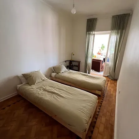 Casa de Férias Big 4beds With Terrace, 15 Mins To Lisbon *