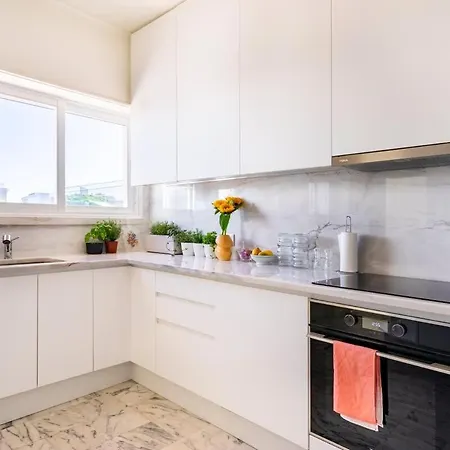 Casa de Férias Big 4beds With Terrace, 15 Mins To Lisbon Almada