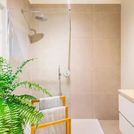 Big 4beds With Terrace, 15 Mins To Lisbon Almada