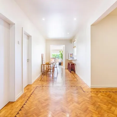 Casa de Férias Big 4beds With Terrace, 15 Mins To Lisbon *