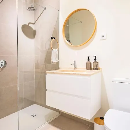 Big 4beds With Terrace, 15 Mins To Lisbon * Almada