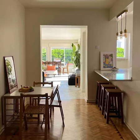 Casa de Férias Big 4beds With Terrace, 15 Mins To Lisbon