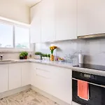 펜션 Big 4beds With Terrace, 15 Mins To Lisbon 알마다