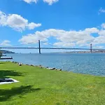 Big 4beds With Terrace, 15 Mins To Lisbon