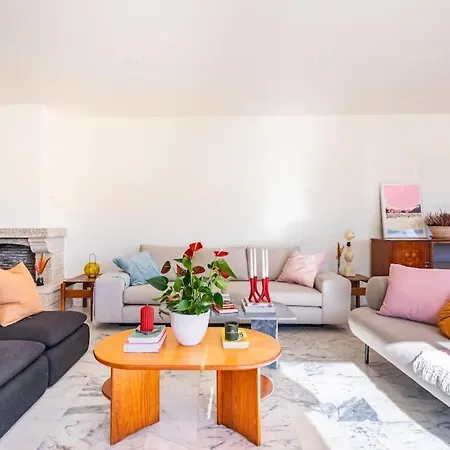 Tatil Evi Big 4beds With Terrace, 15 Mins To Lisbon Almada